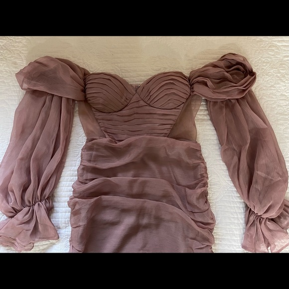 Miss Circle Sirene Blush Silk pleated off shoulder balloon sleeve dress. - Picture 3 of 5